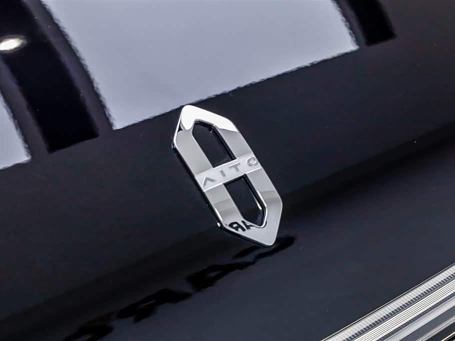 AITO Ask the world M9