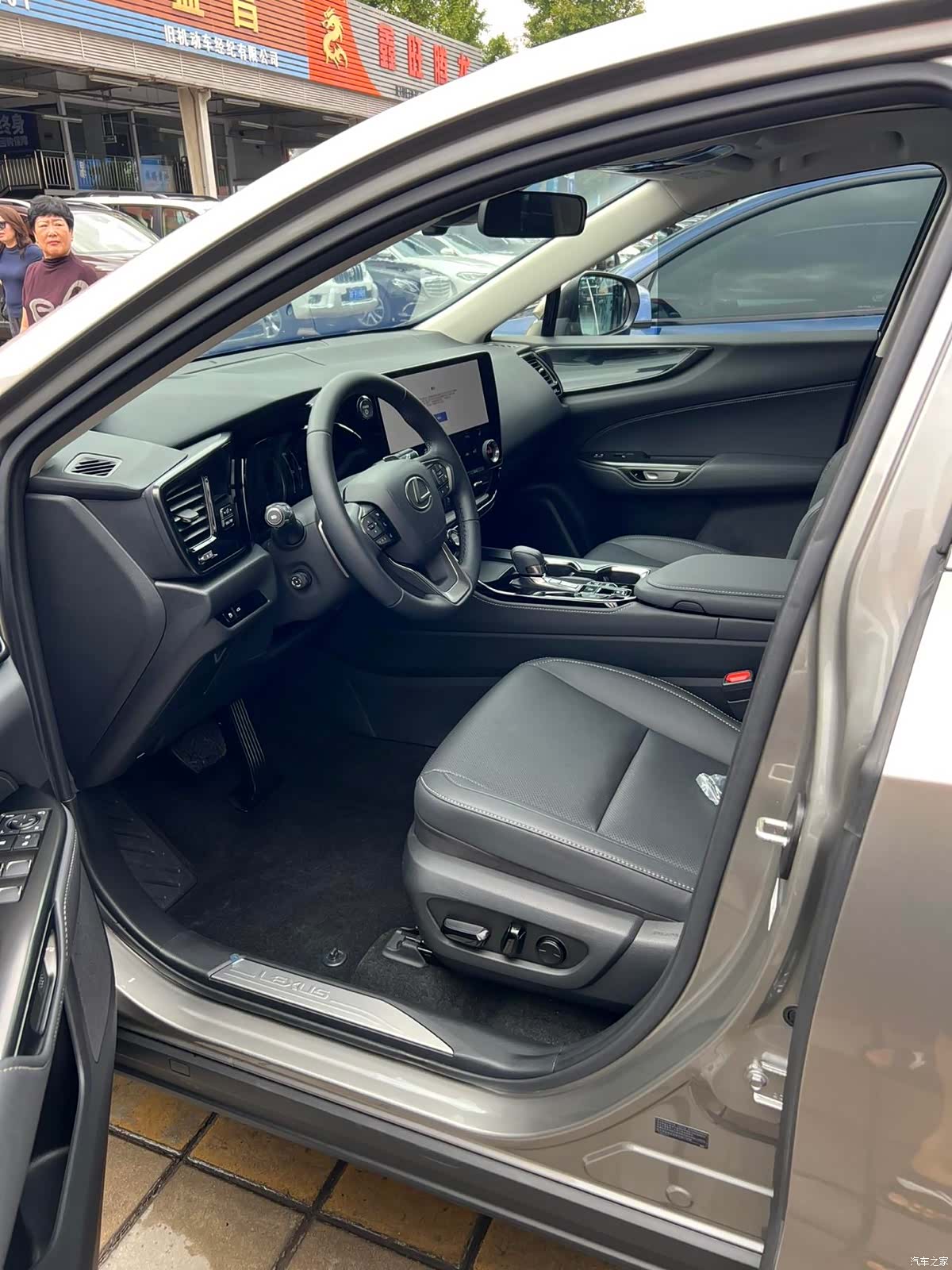 Lexus NX, 2024 11