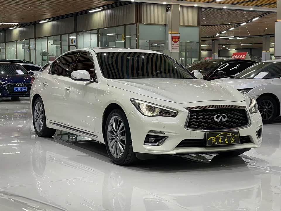 Infiniti Q50L