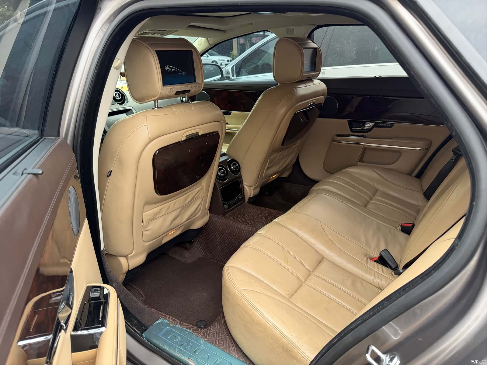 Jaguar XJ, 2012 все фото