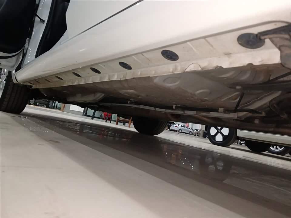 Toyota YARiS L to enjoy