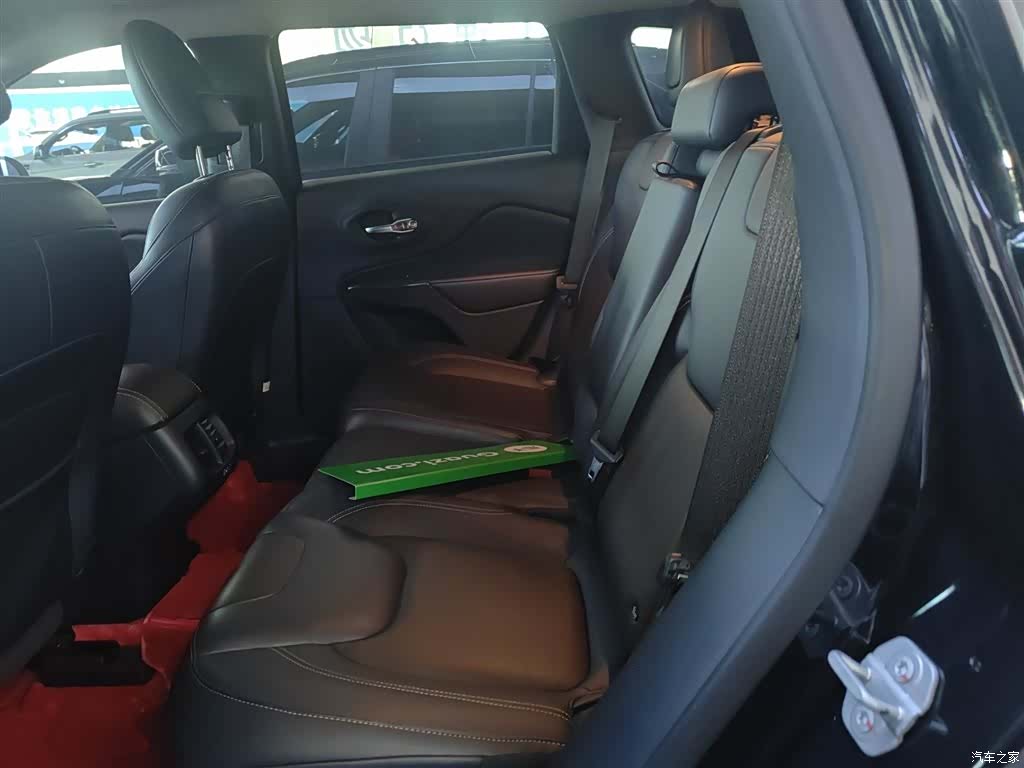 Jeep Cherokee, 2020 13