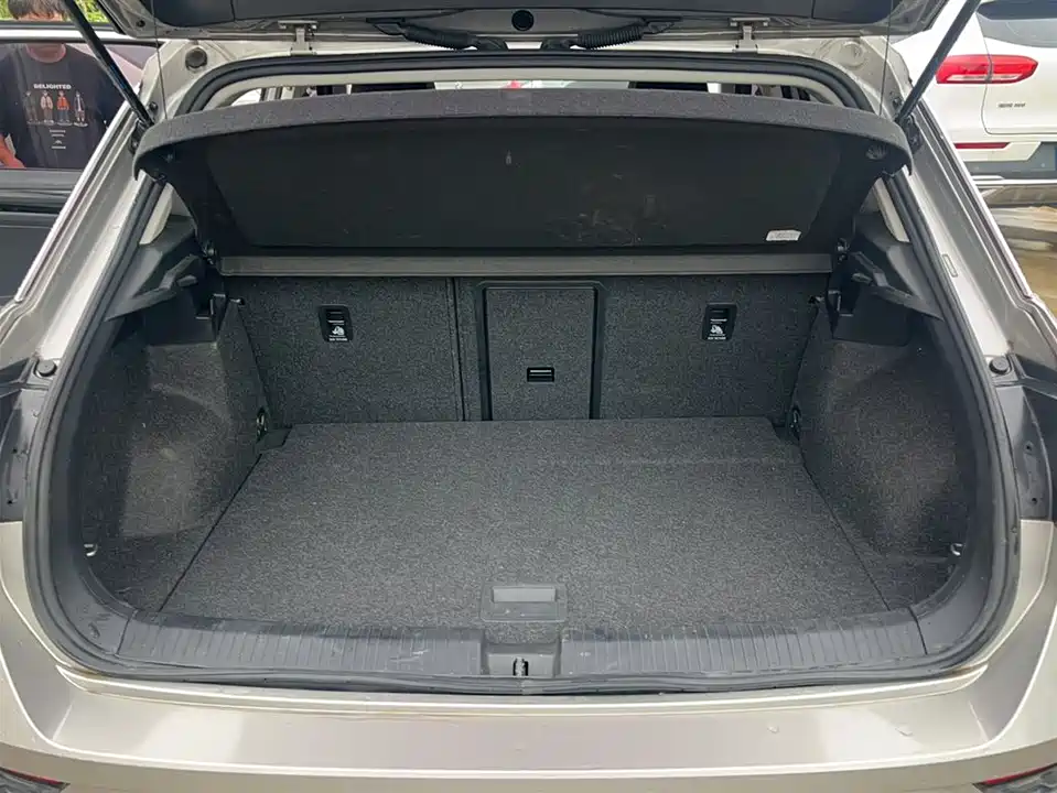 Volkswagen T-ROC exploring Songs