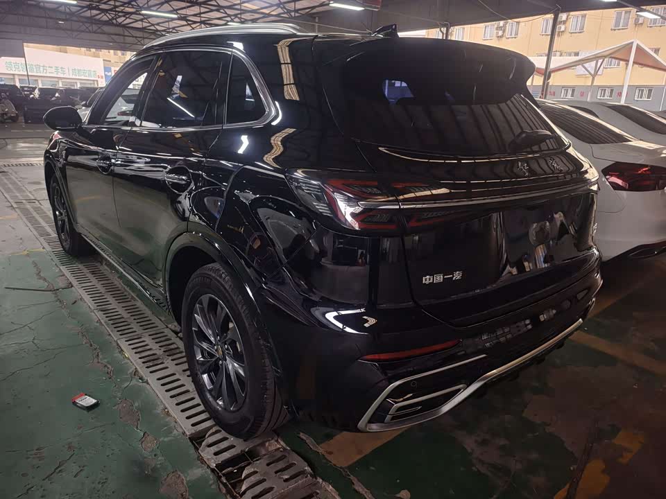 Hongqi HS5