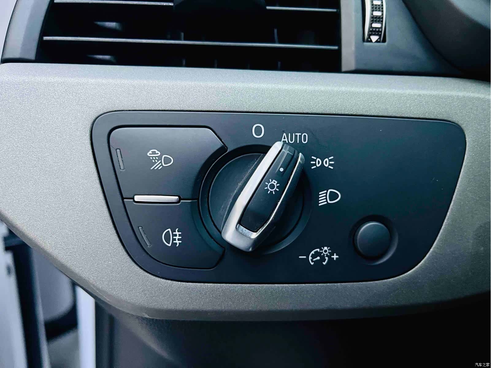 Audi A4L, 2018 17