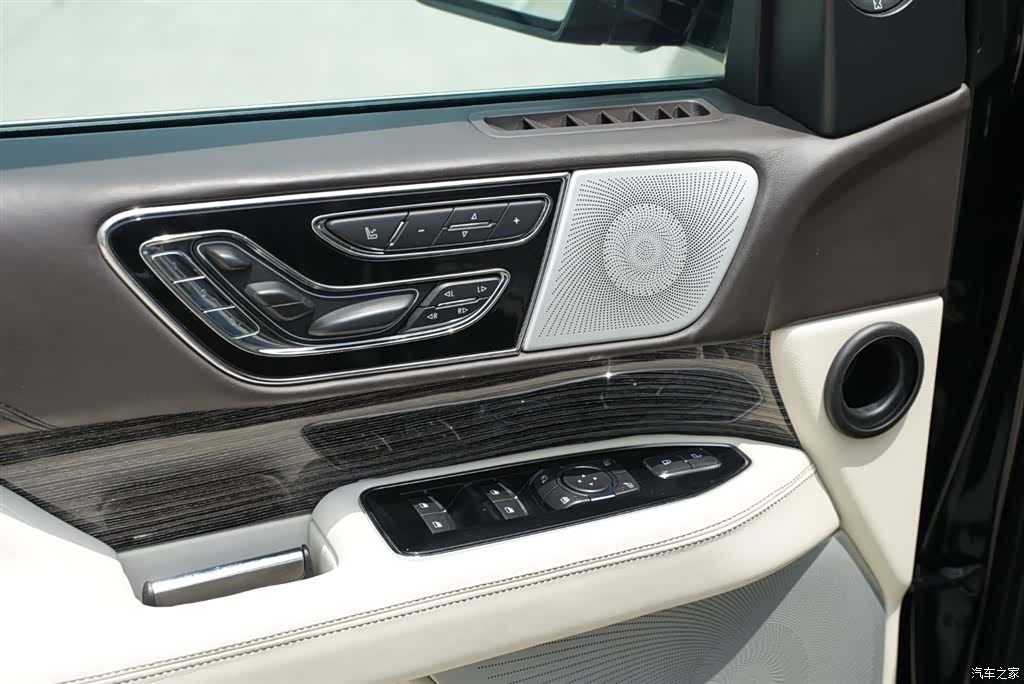 Lincoln Navigator, 2018 14