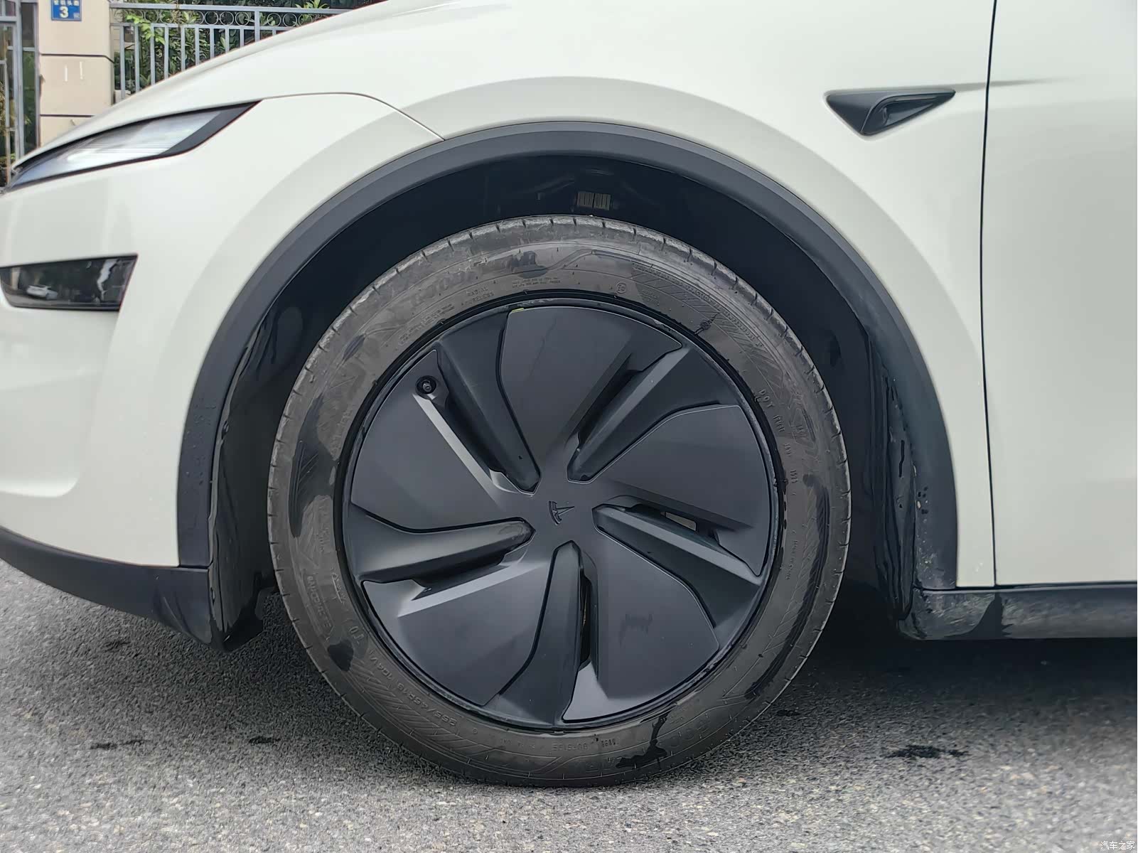 Tesla Model Y, 2025 9