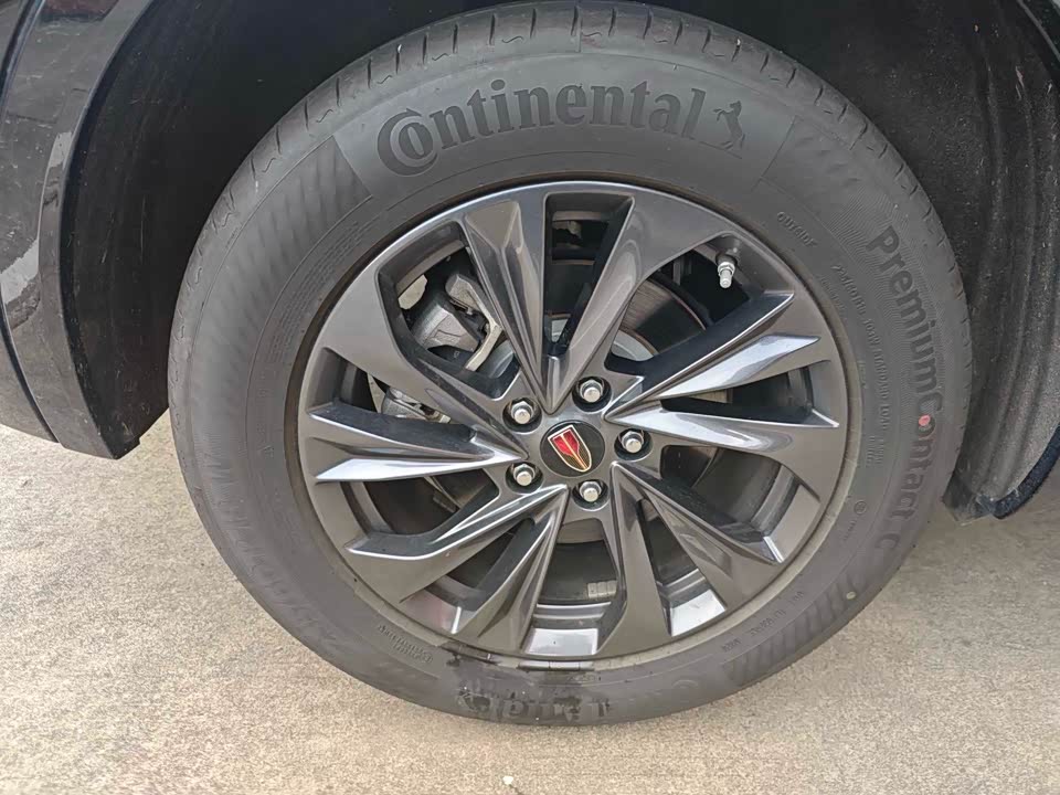 Hongqi HS5