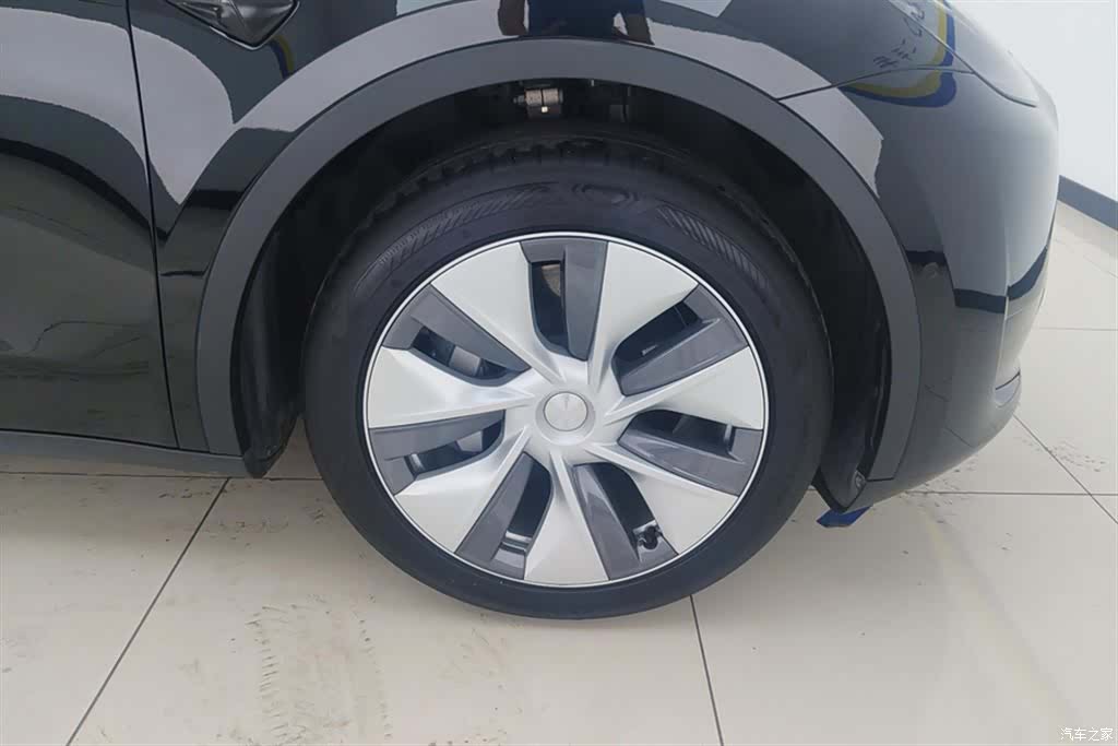 Tesla Model Y, 2023 6