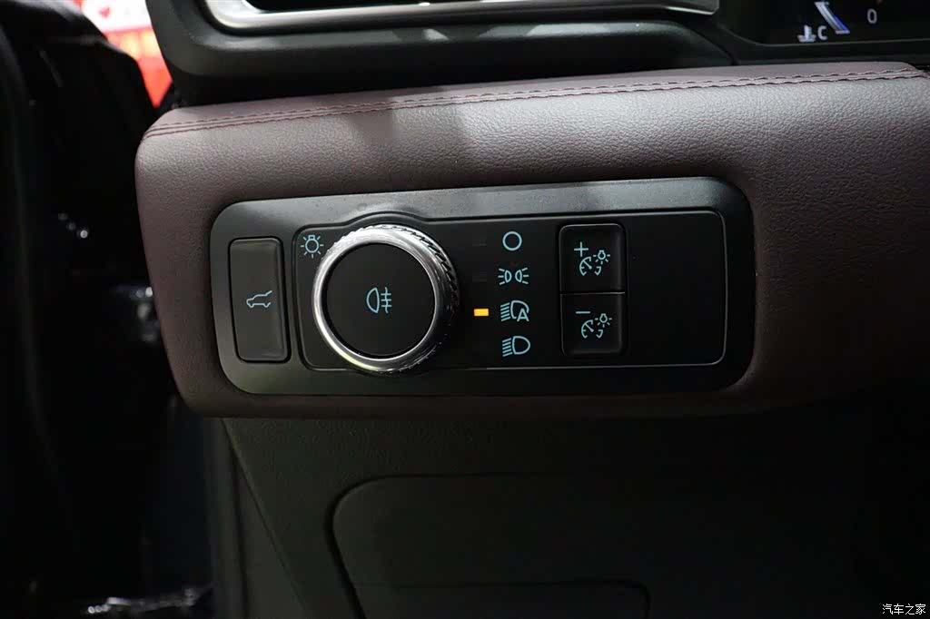 Ford Explorer, 2023 22