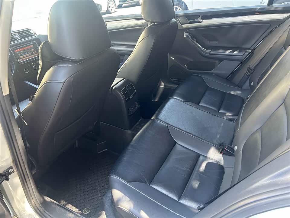 Volkswagen Sagitar Volkswagen Sagitar