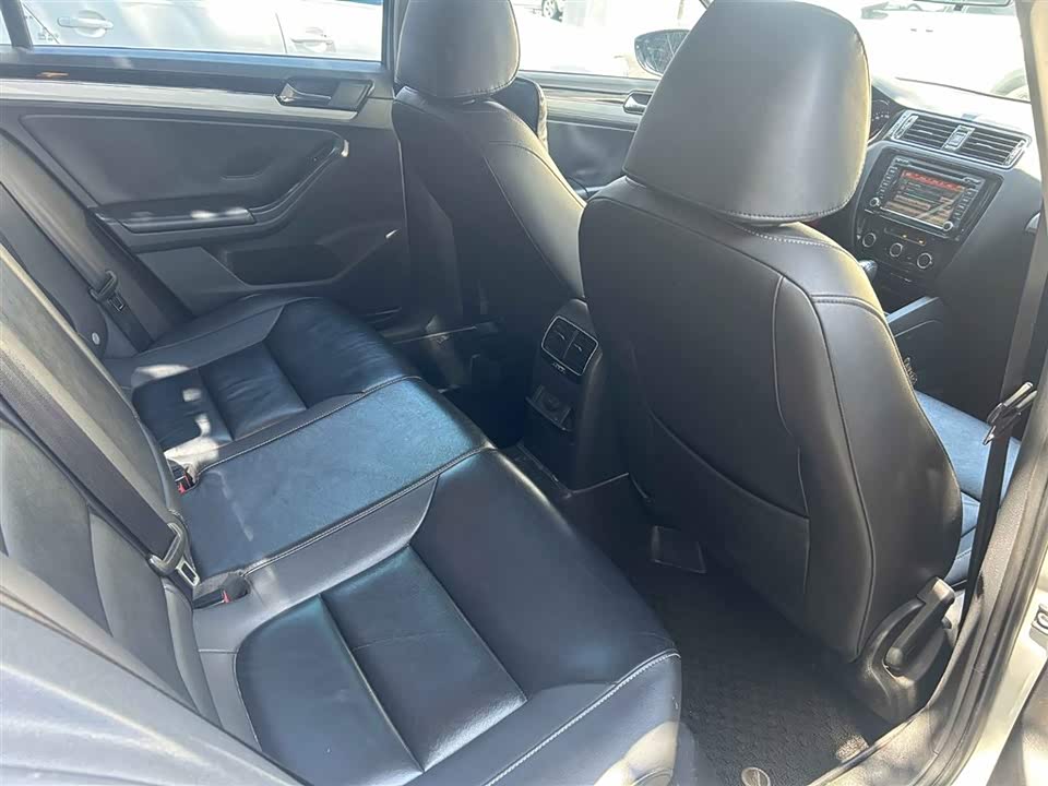 Volkswagen Sagitar Volkswagen Sagitar