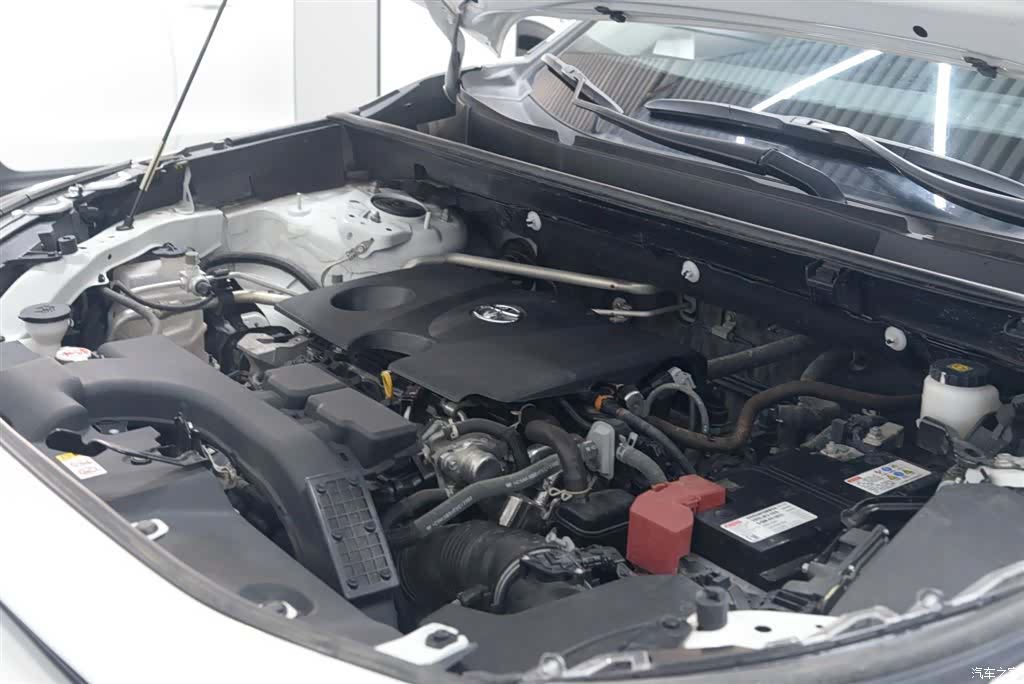 Toyota RAV4, 2022 все фото