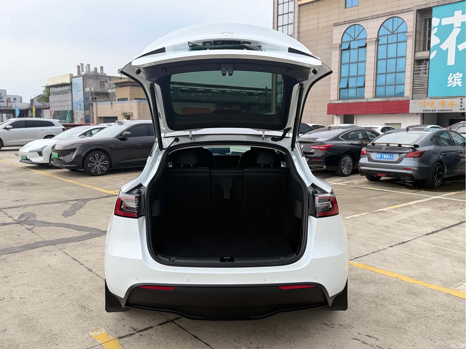 Tesla Model Y, 2024 11