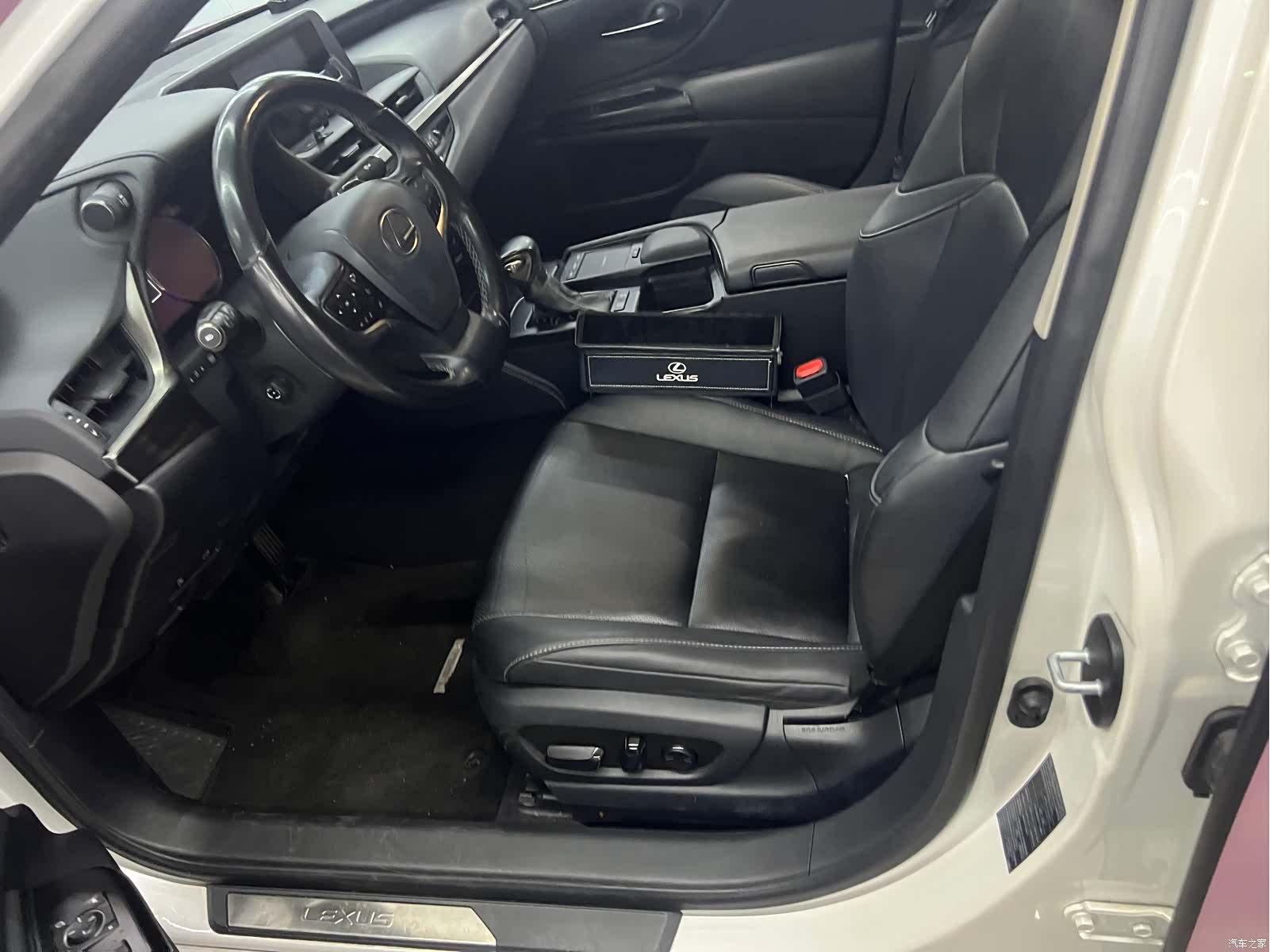 Lexus ES, 2020 все фото