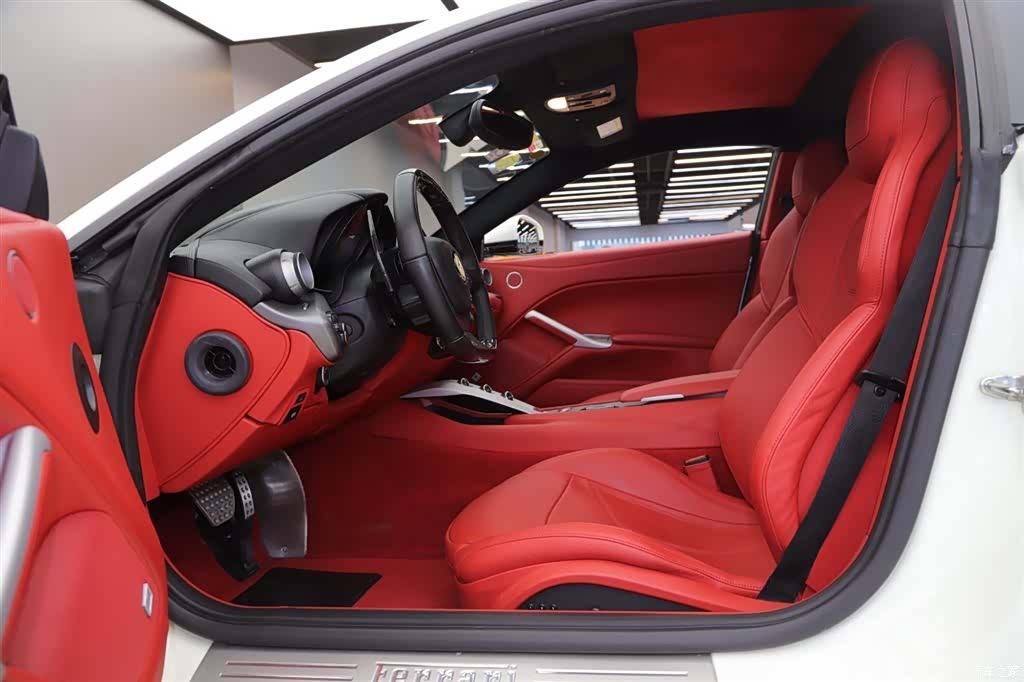 Ferrari F12ber, 2016 4