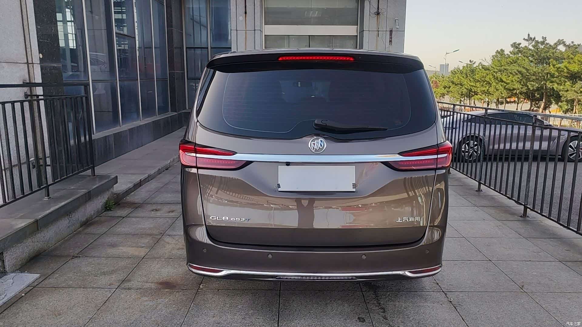 Buick GL8, 2022 3