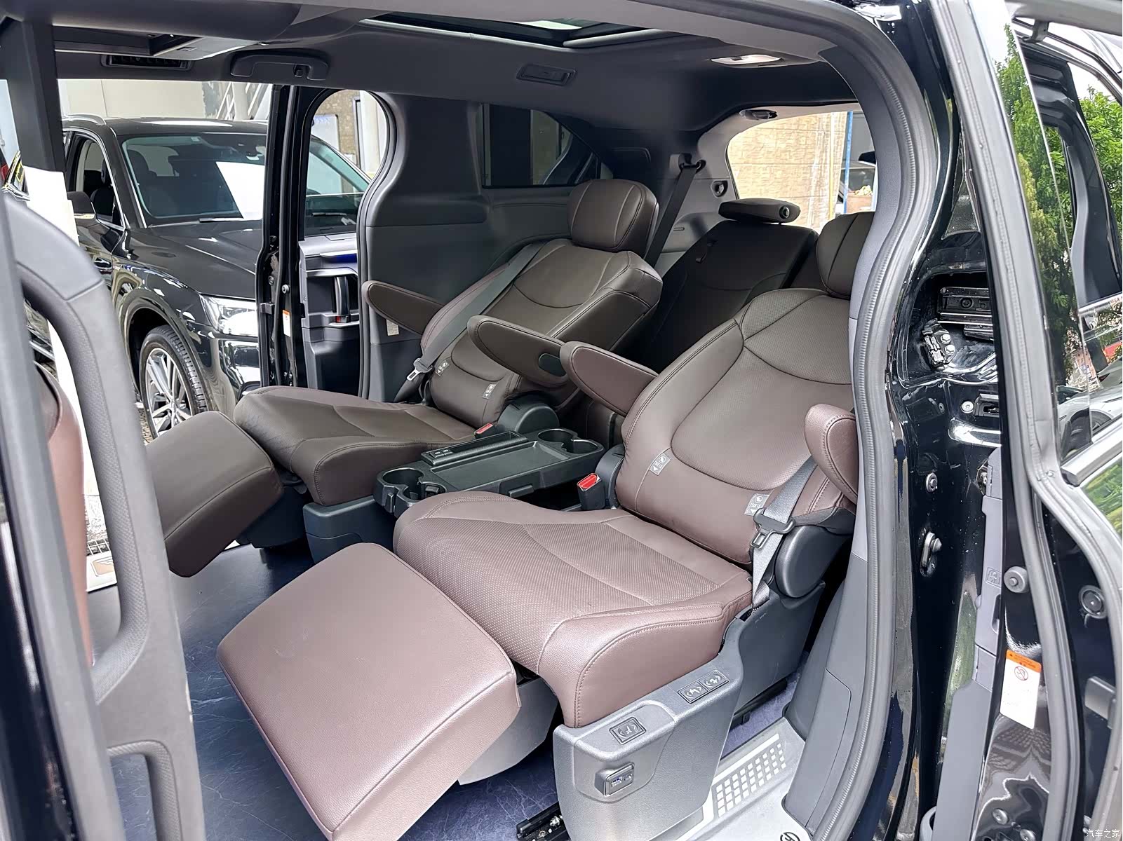 Toyota Granvia, 2023 15