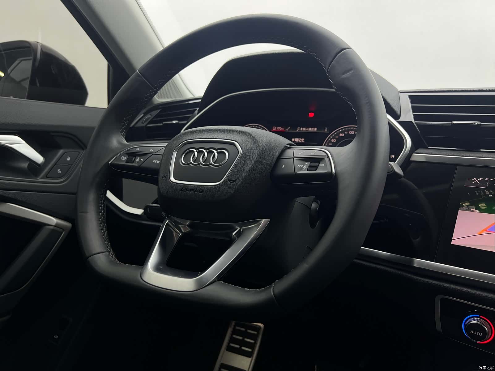 Audi Q3, 2022 12