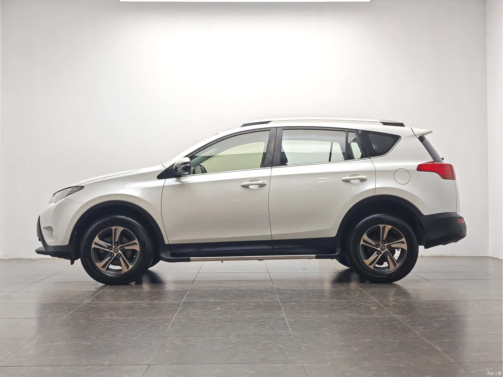 Toyota RAV4, 2016 10