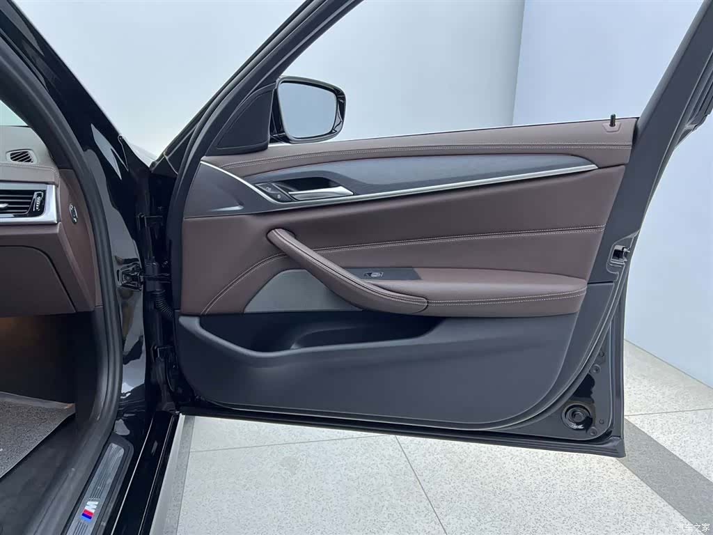 BMW 5 Series, 2023 16