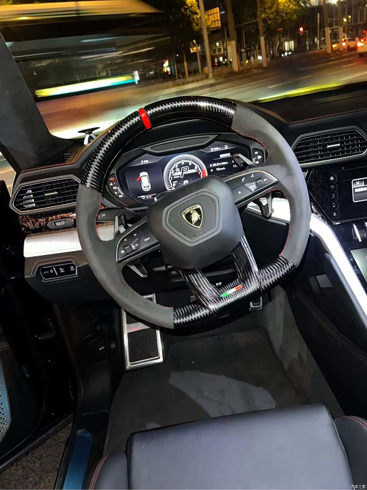Lamborghini Urus, 2020 9