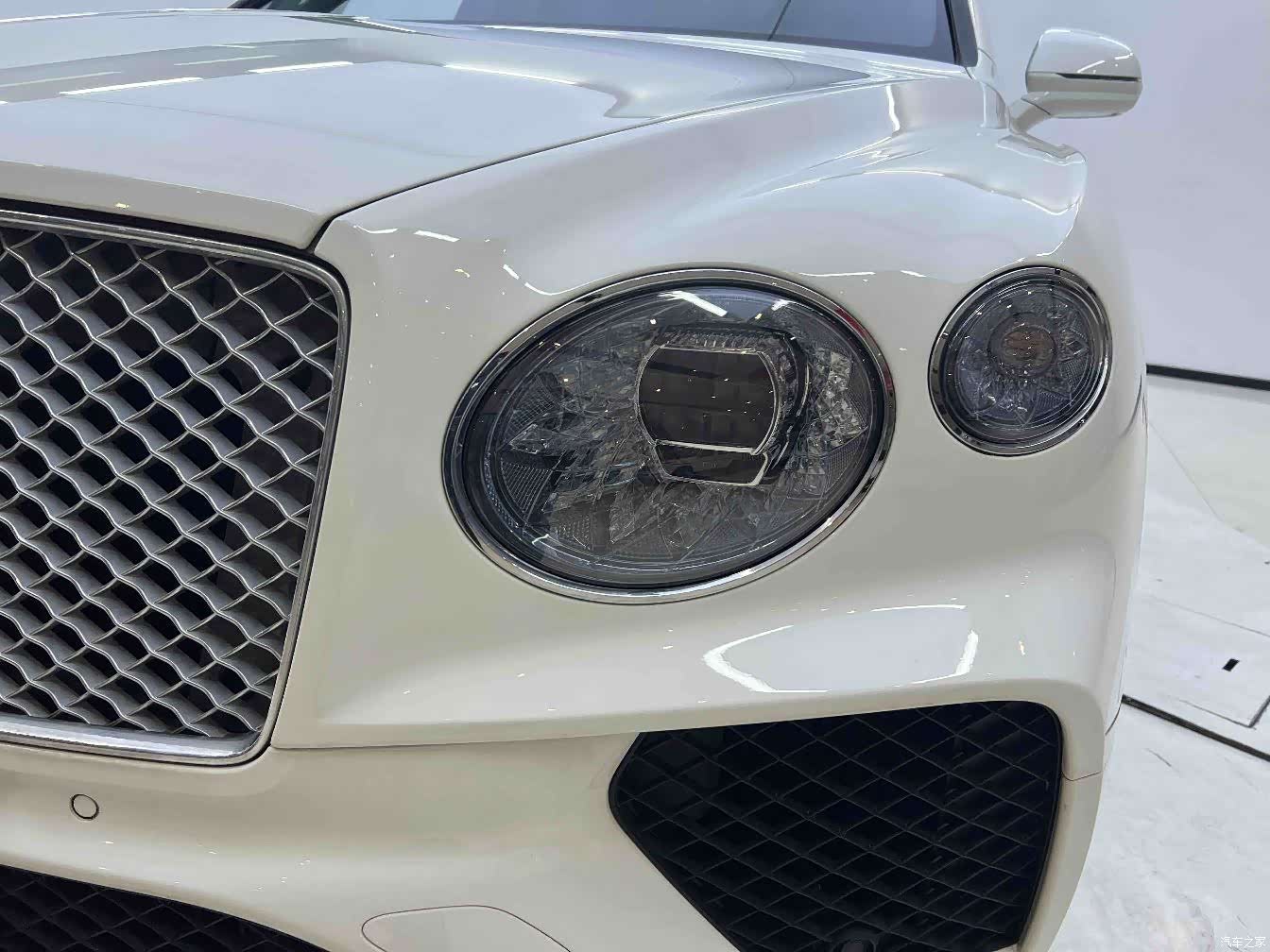 Bentley Bentayga, 2021 14