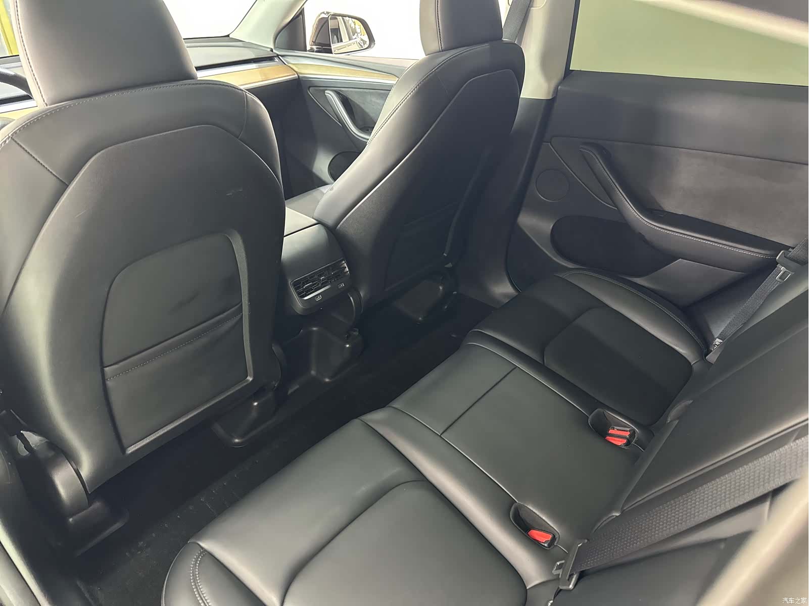 Tesla Model Y, 2023 18