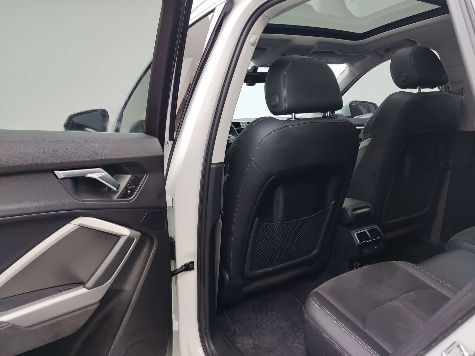 Audi Q3, 2022 11