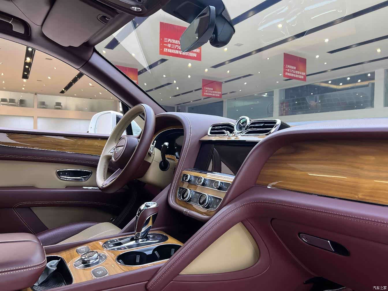 Bentley Bentayga, 2021 15