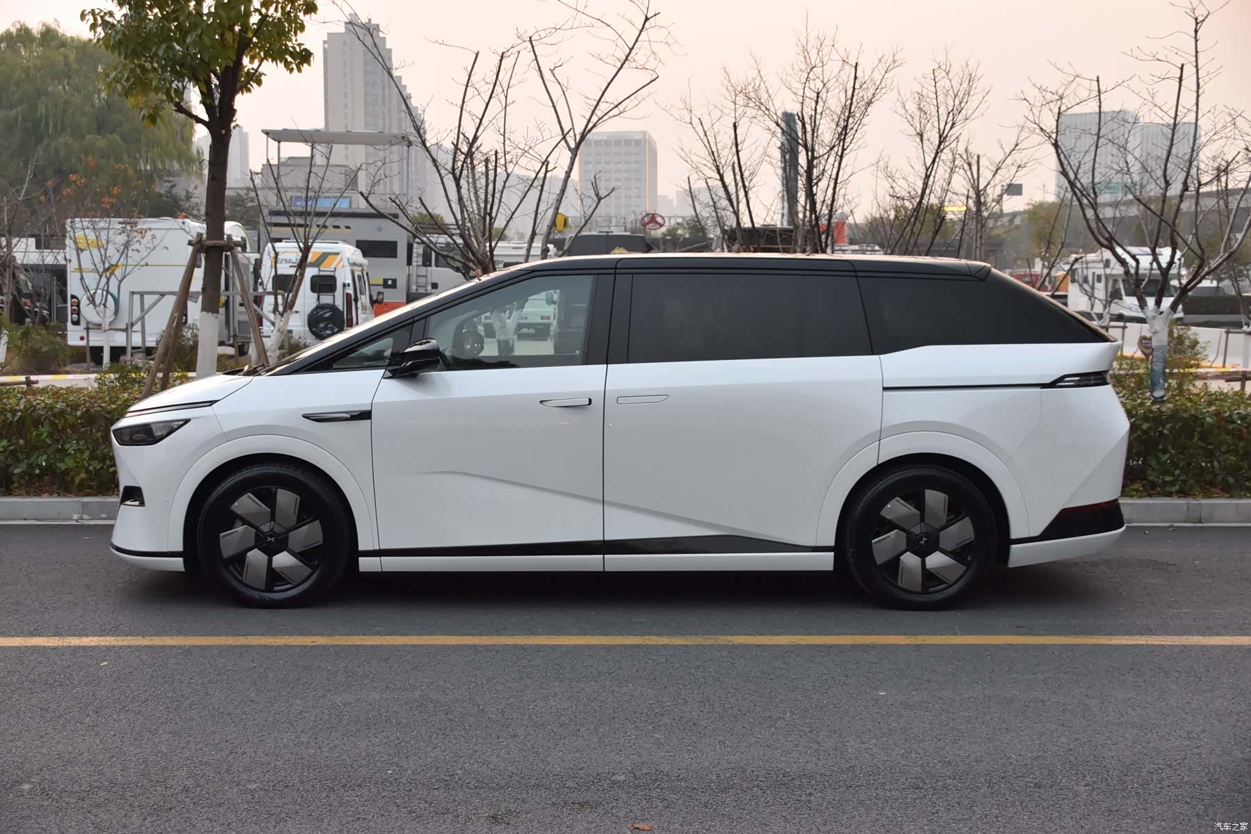 Xpeng X9, 2024 2