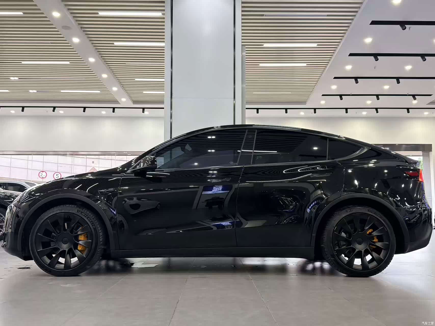 Tesla Model Y, 2022 3