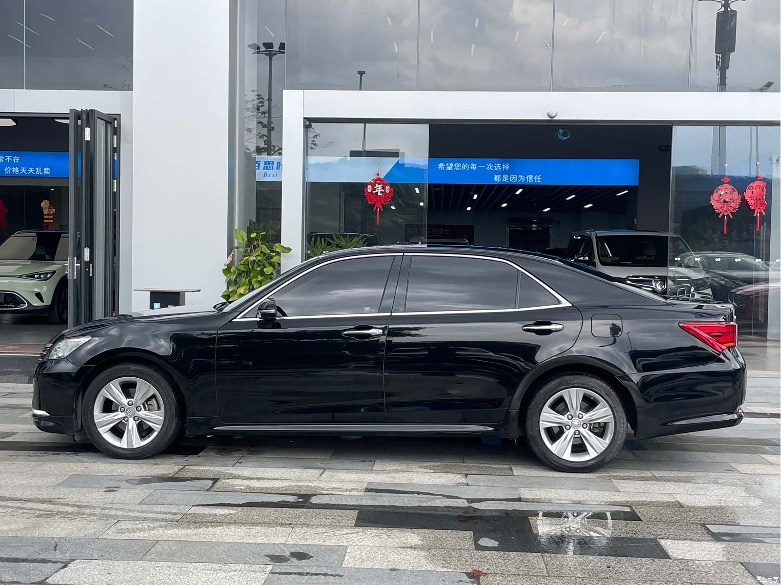 Toyota Crown, 2017 3