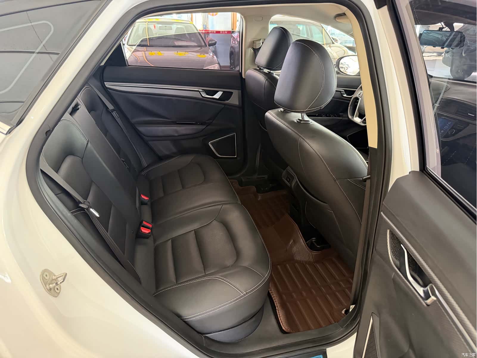Geely Emgrand, 2017 14