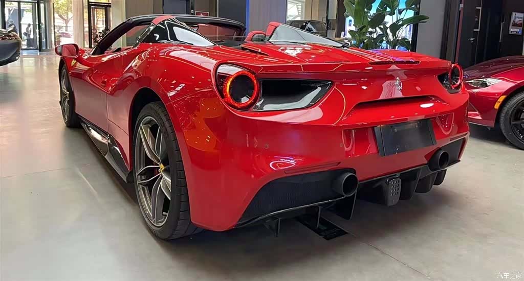 Ferrari 488, 2016 3