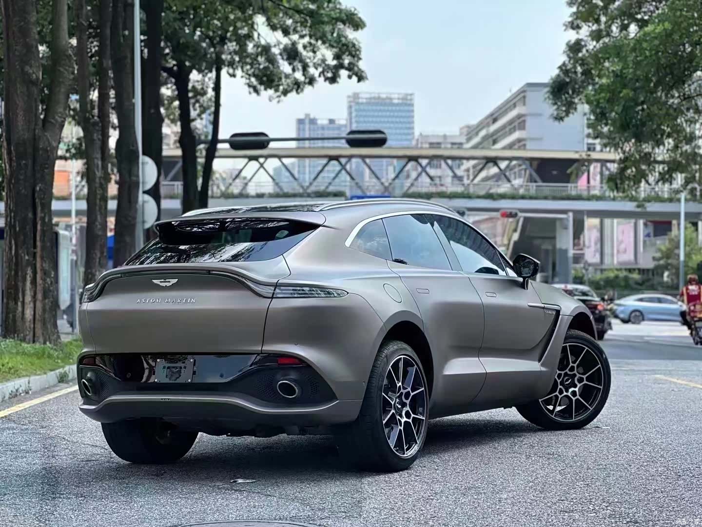Aston Martin DBX, 2021 7