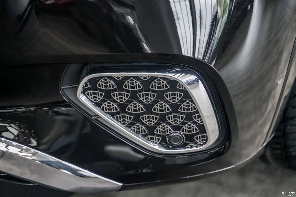 Maybach GLS, 2025 3