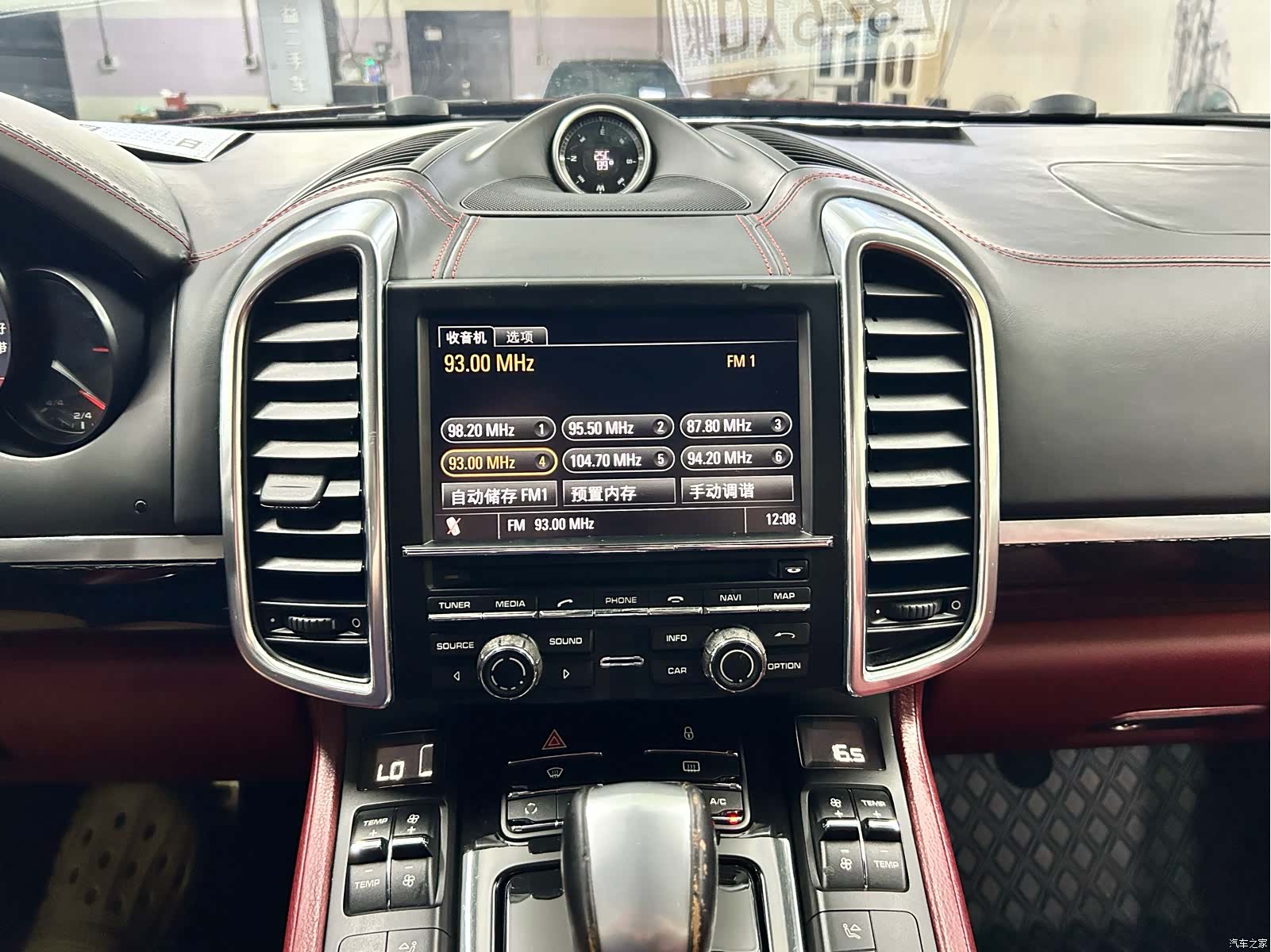 Porsche Cayenne, 2012 11