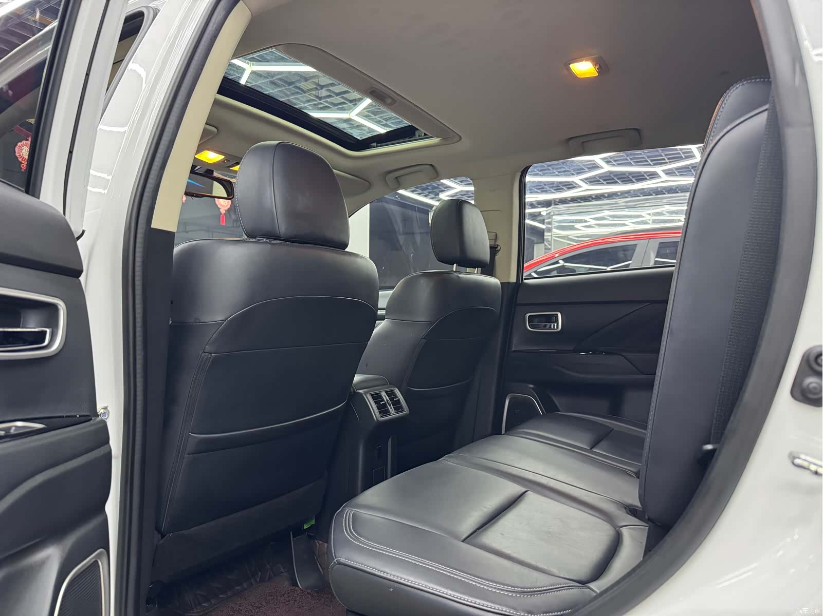 Mitsubishi Outlander, 2019 8