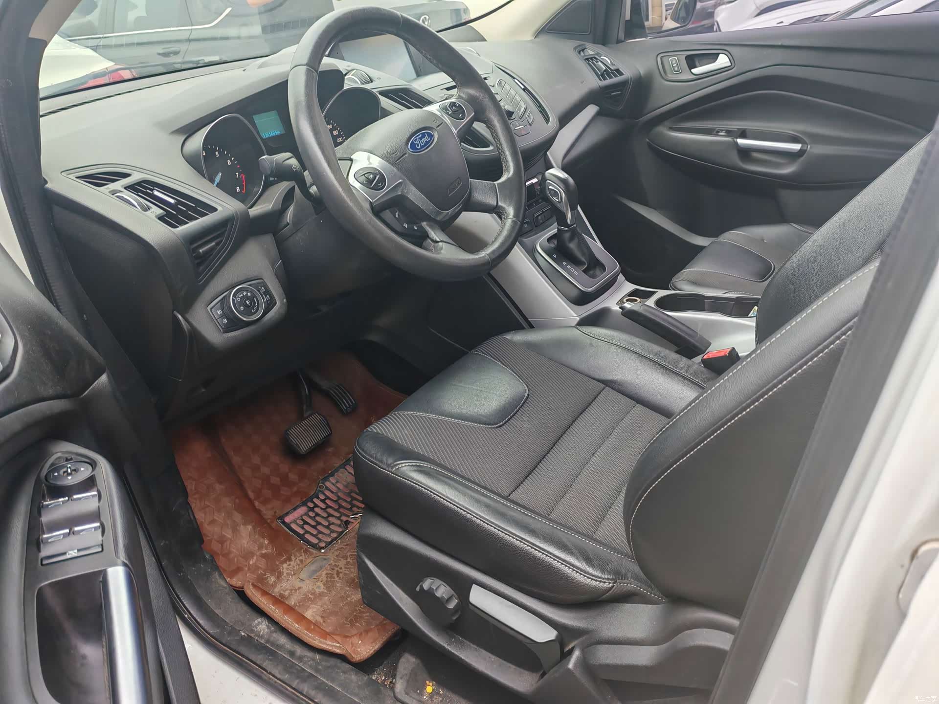 Ford Kuga, 2015 4