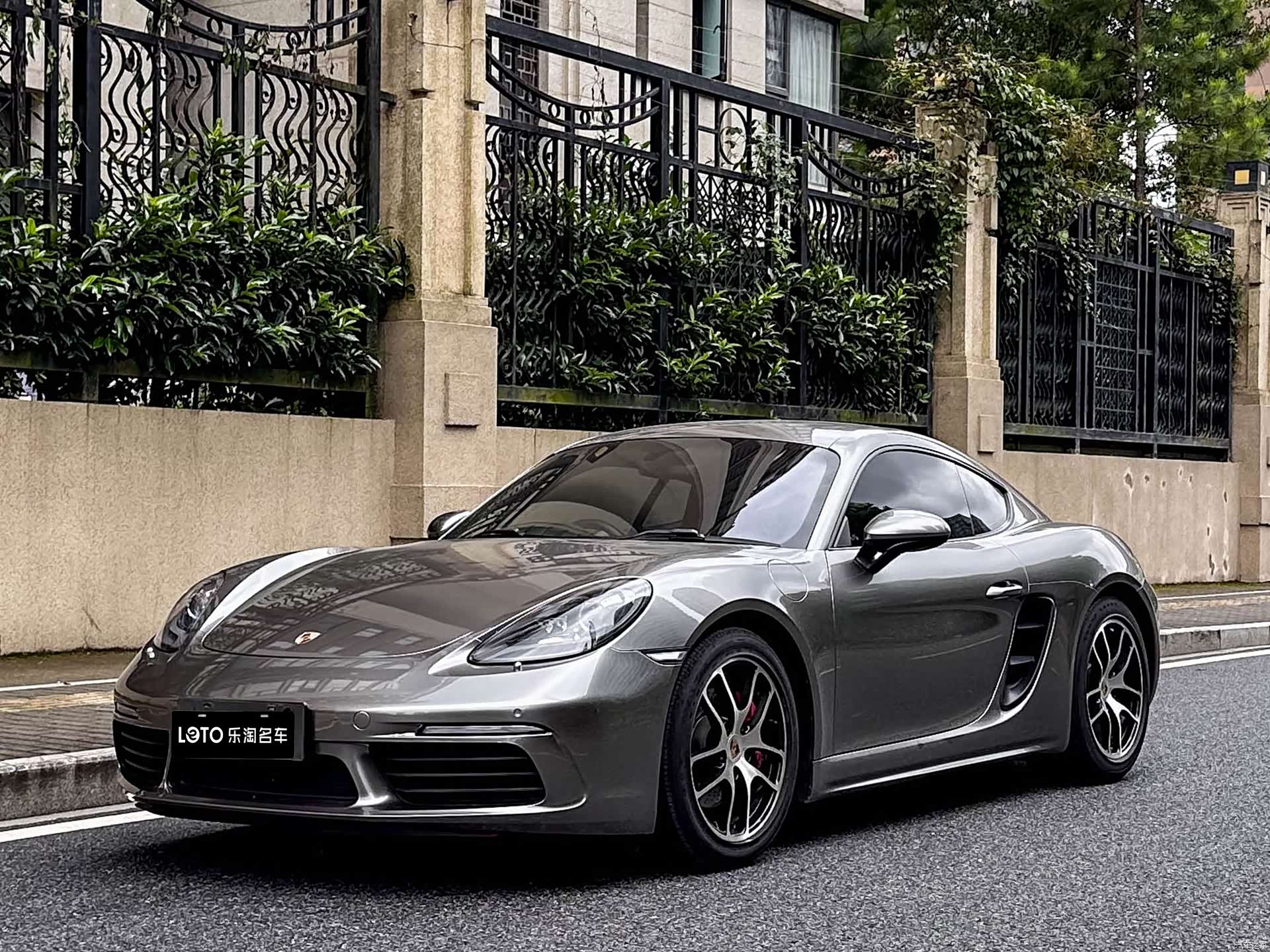 Porsche Cayman, 2017 1
