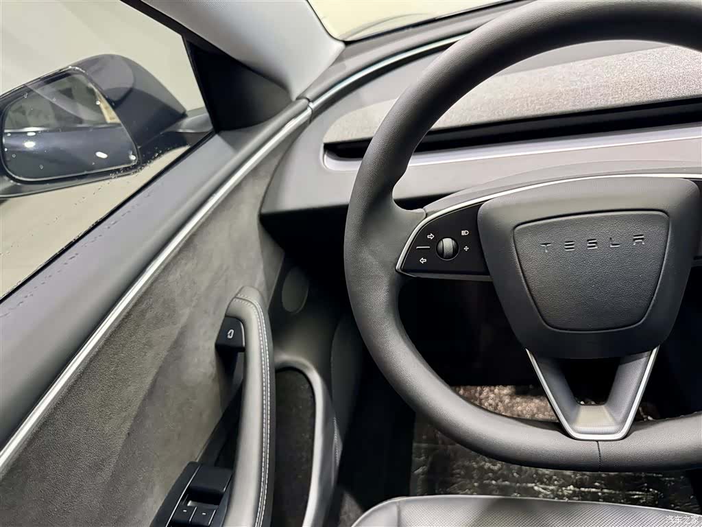 Tesla Model 3, 2024 23
