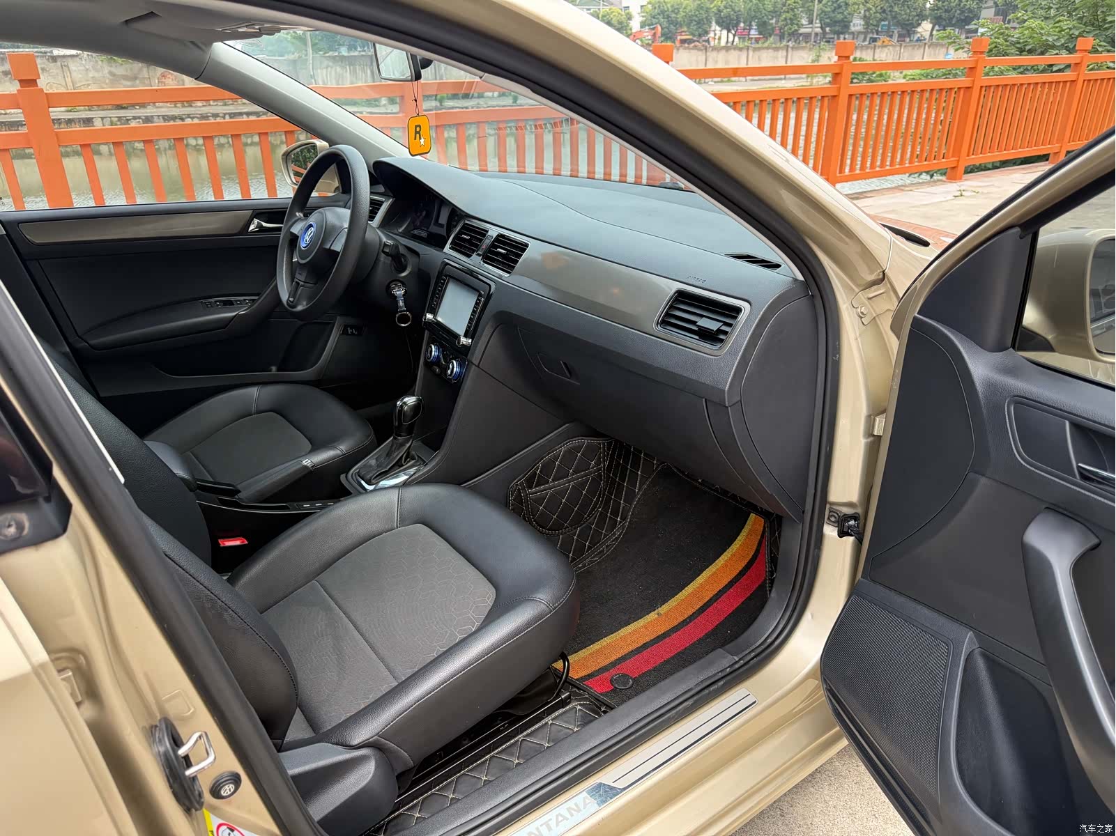 Volkswagen Santana, 2015 все фото