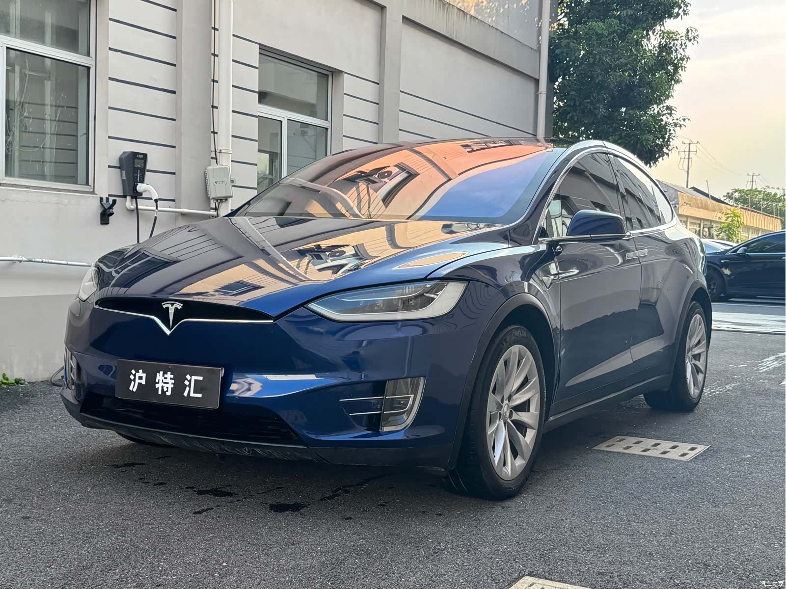 Tesla Model X, 2017 1