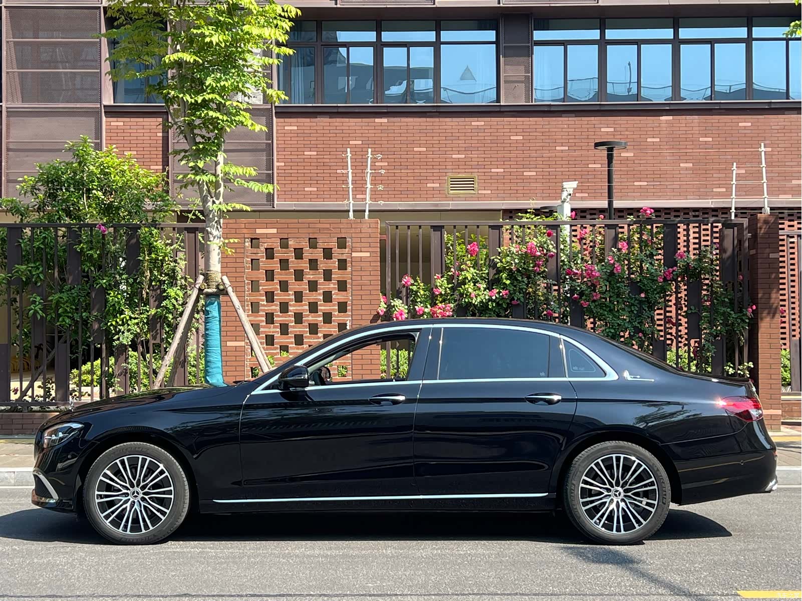 Mercedes-Benz E-Class, 2024 3
