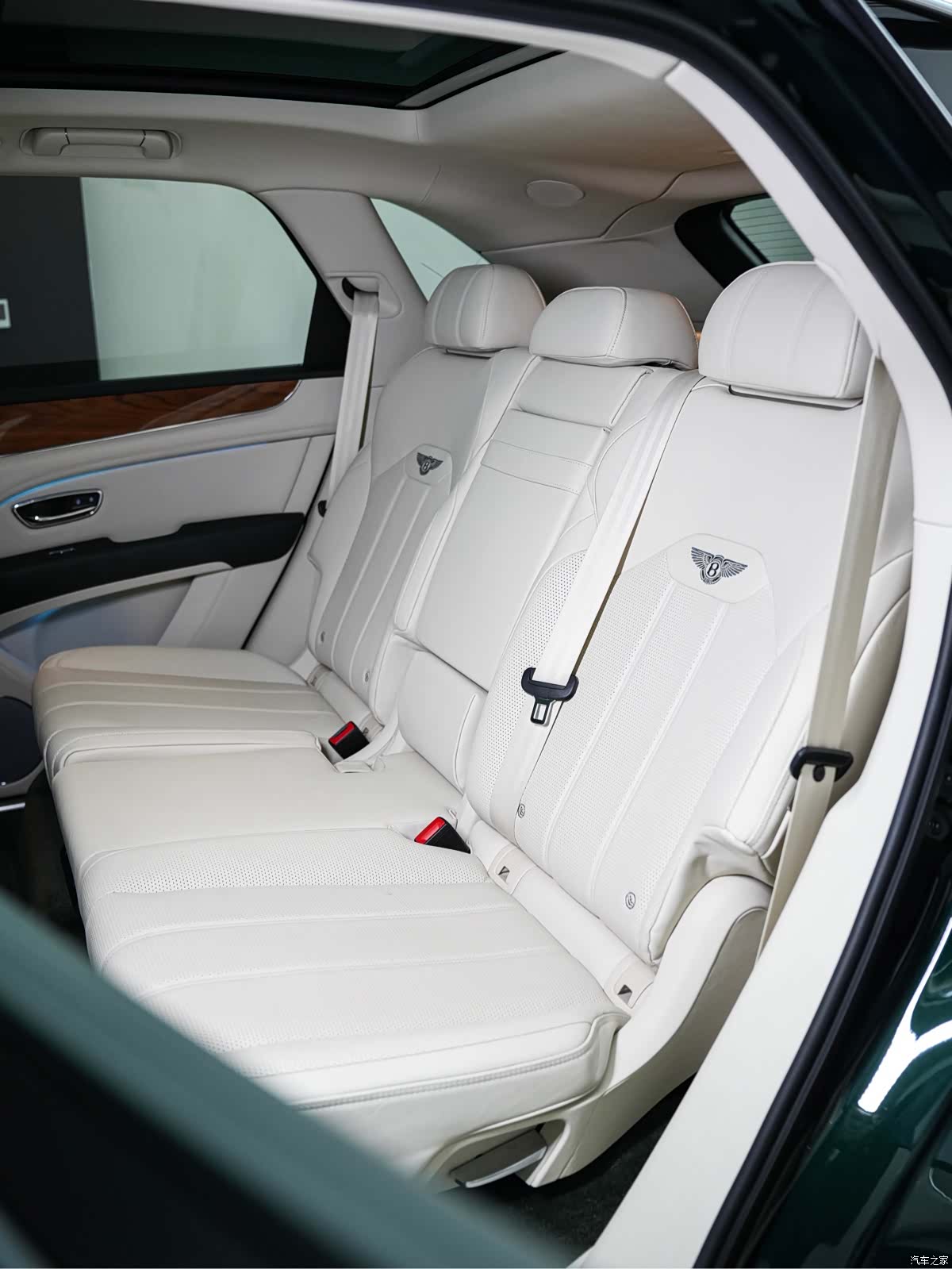 Bentley Bentayga, 2021 23