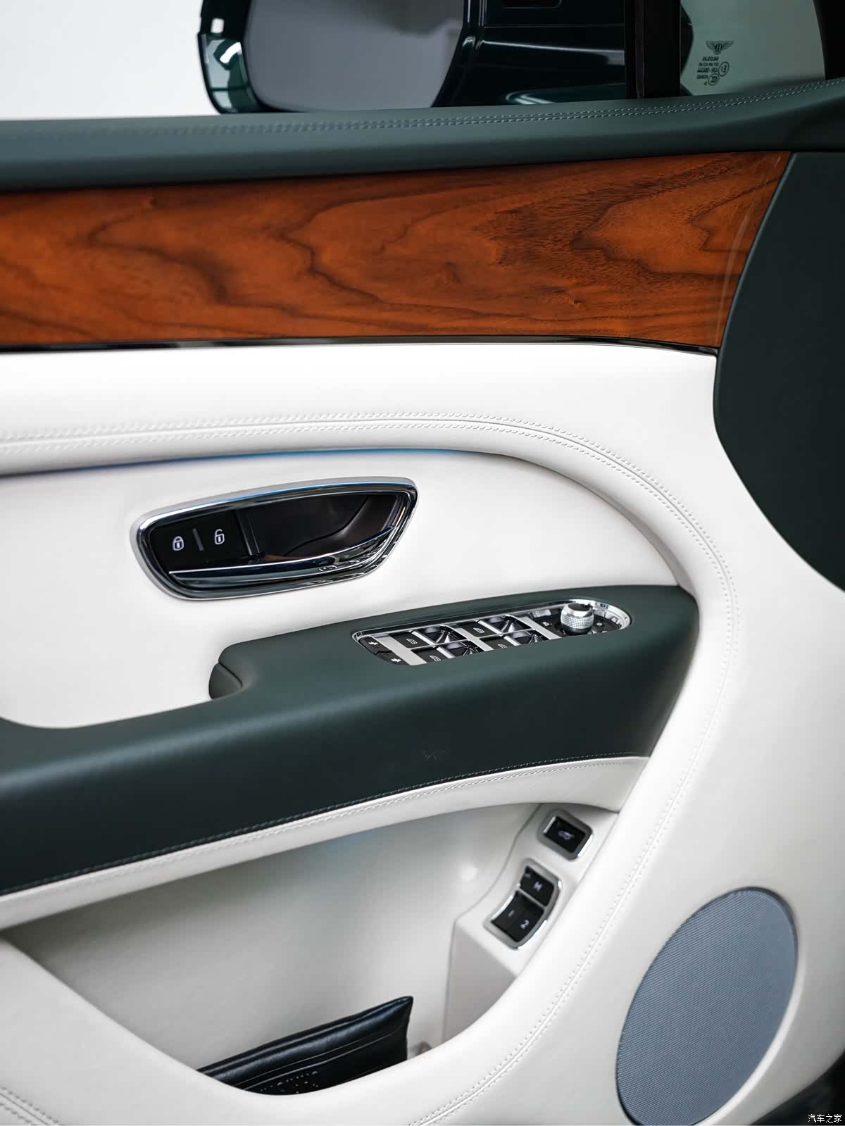 Bentley Bentayga, 2021 16