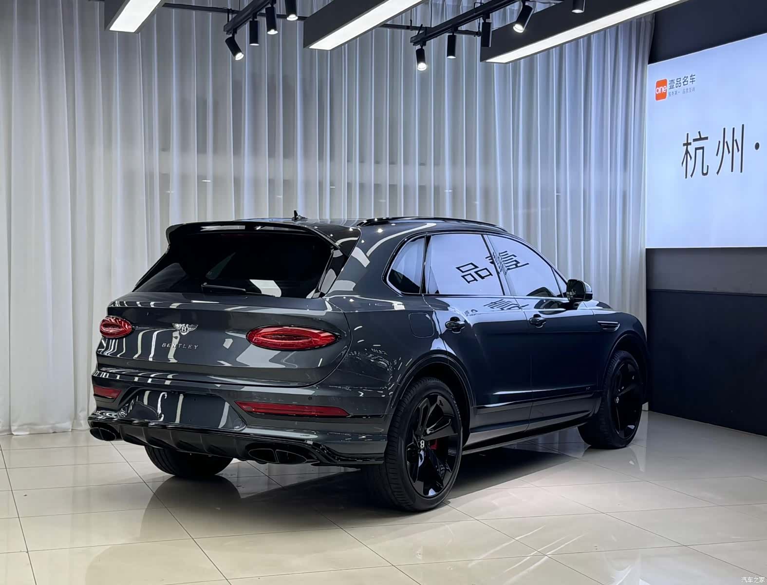 Bentley Bentayga, 2022 4