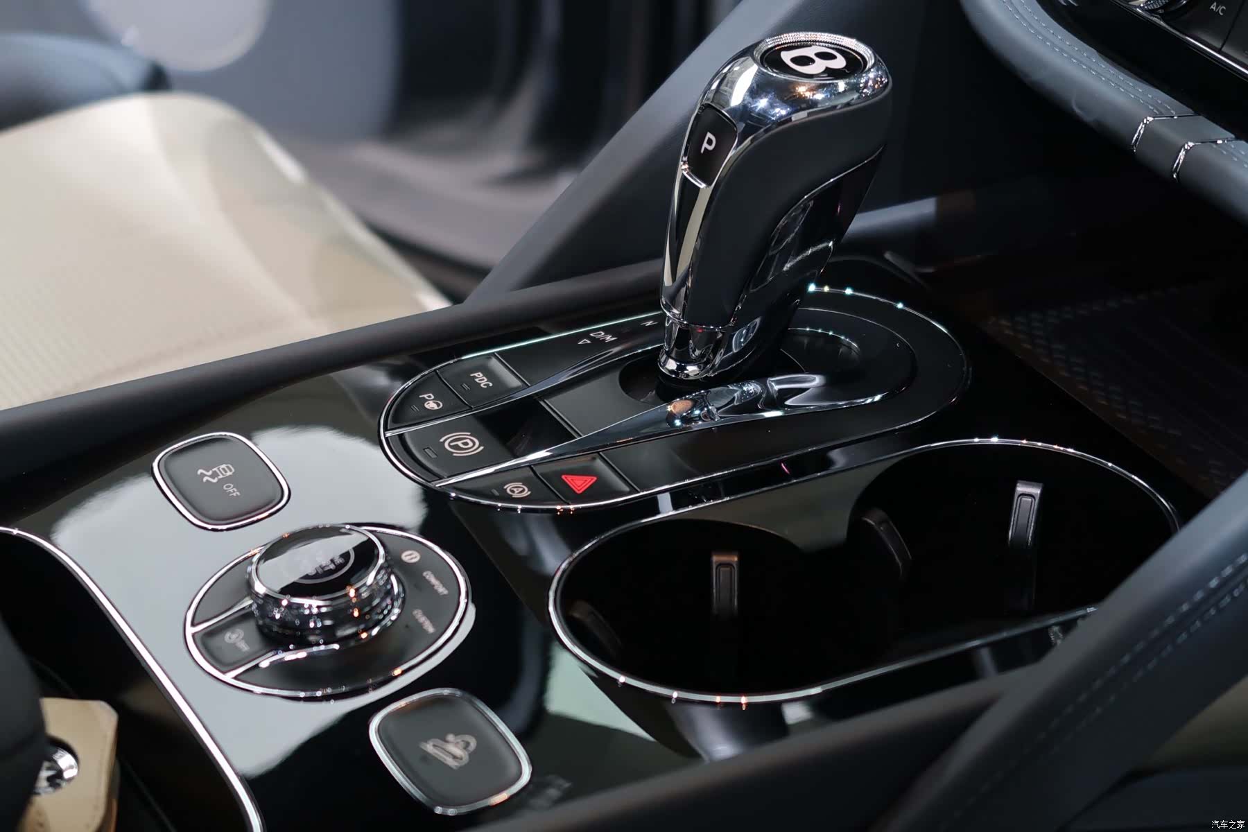 Bentley Bentayga, 2022 11