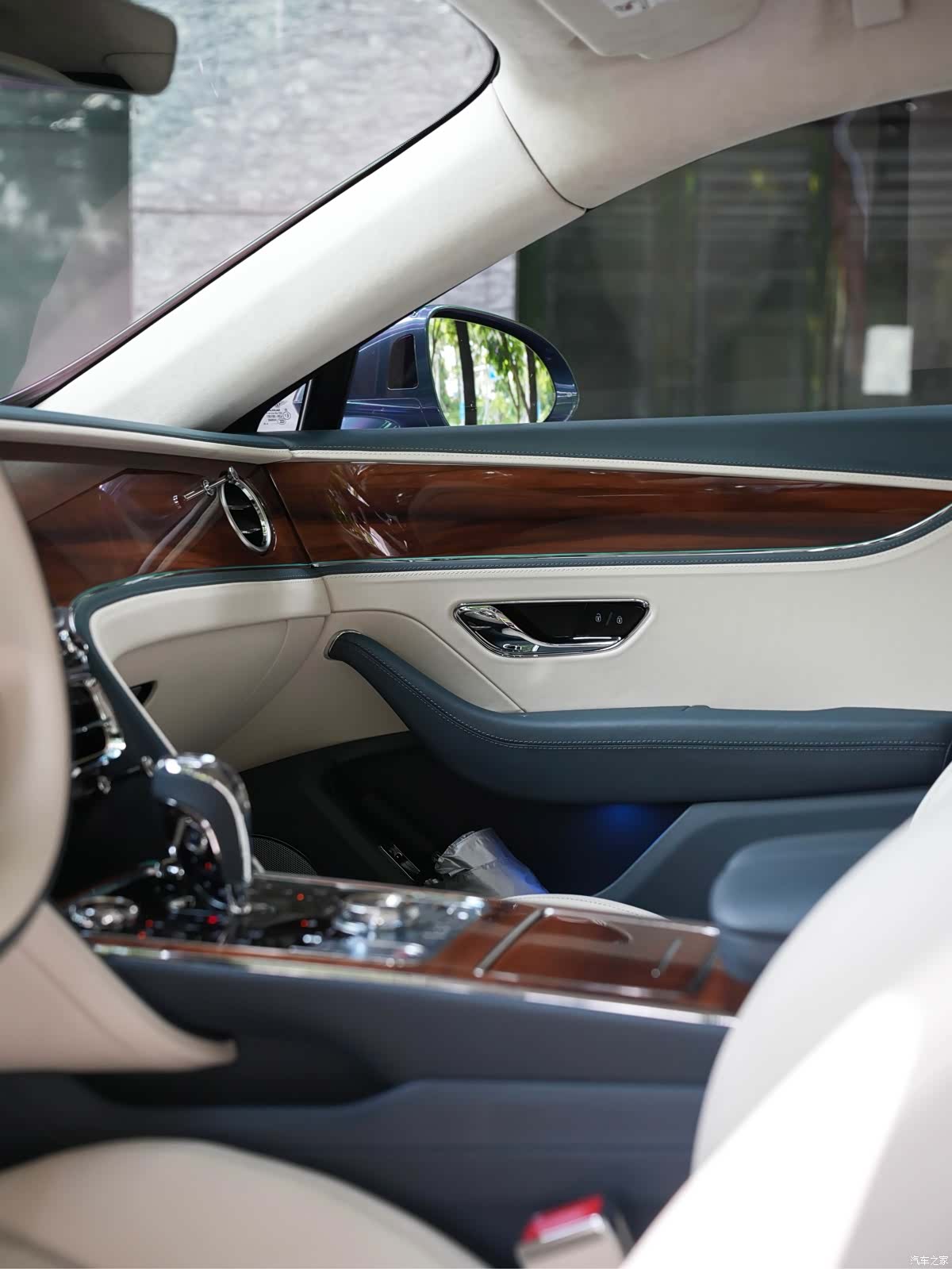 Bentley Flying Spur, 2023 20